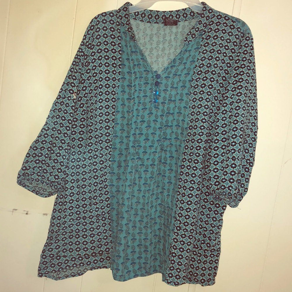 Beautiful blue and turquoise floral trippy pattern